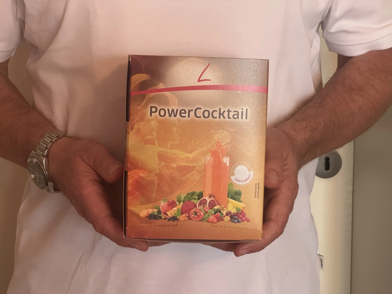 FitLine-Produkten PowerCocktail und Restorate von Vitalexperte Roland Meise